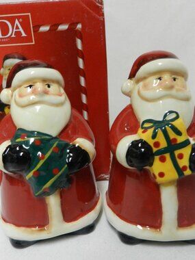 Oneida Jolly Santa Salt & Pepper shaker Set Christmas Hand painted decor NEW NIB